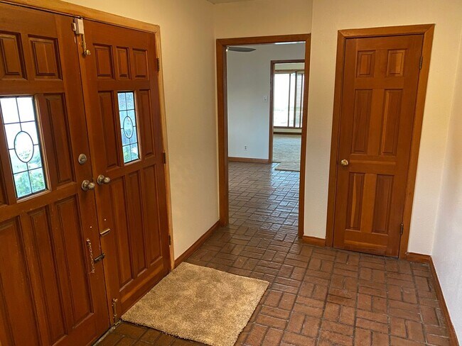 Building Photo - New Carpet and Paint, NO HOA, 3 Bed, 2 Bath home with Pool.