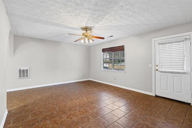 Foto del edificio - 120 Woodcrest Dr