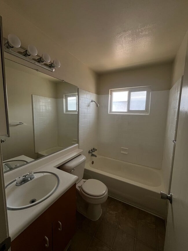Building Photo - 2113 Palisade Ave