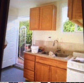 Cocina y entrada - 1611 103rd Ave