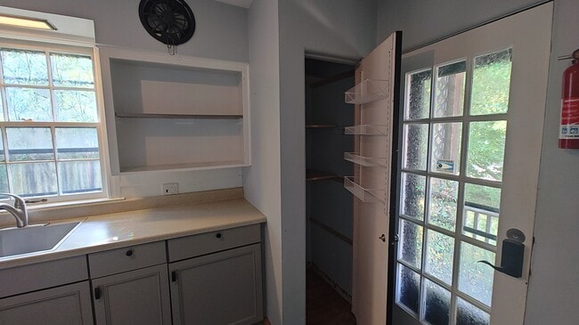 Kitchen Pantry - 706 W Kalamazoo Ave