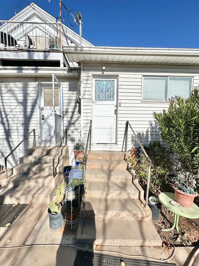 Building Photo - 167 W 100 S