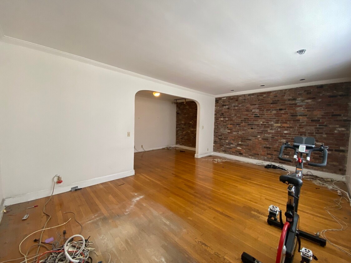 Building Photo - 116 Park St