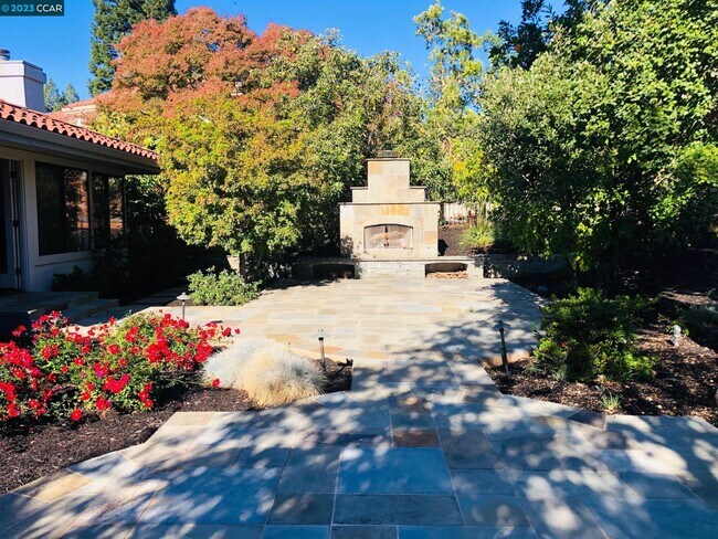 Foto del edificio - 306 Live Oak Dr