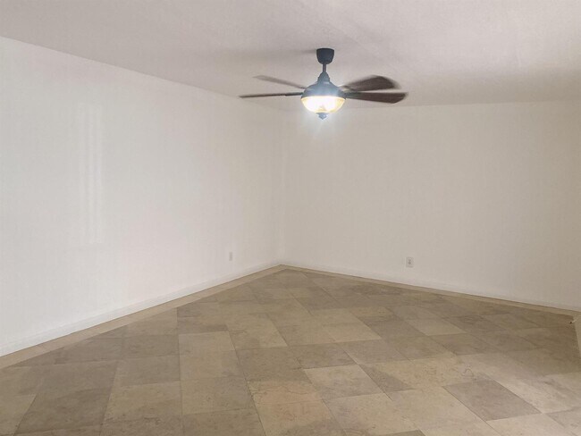 Foto del edificio - 4161 Turnberry Cir