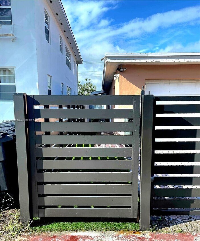 Foto principal - 657 82nd St