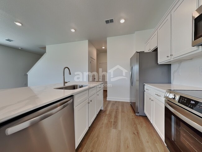 Building Photo - 16467 Cheyanne Ct
