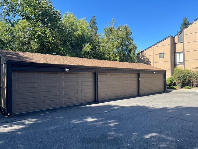 Foto del edificio - Upgraded 2 bed 2 bath condo in Mountain View. Must See!