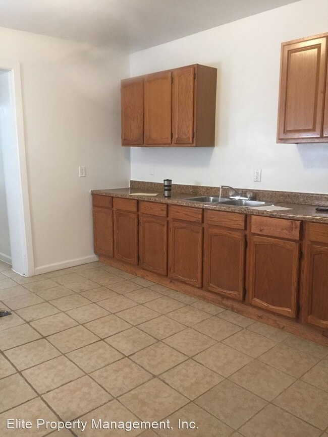 Building Photo - 2 br, 1 bath House - 254 E. College Ave., ...