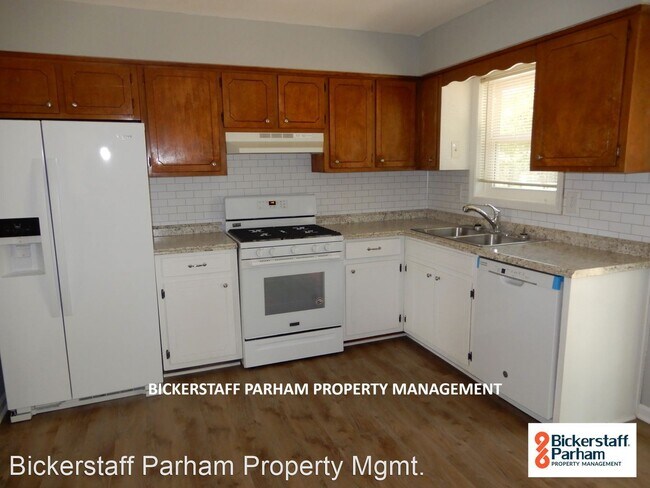 Building Photo - 3 br, 1.5 bath House - 1413 Briarlock Road