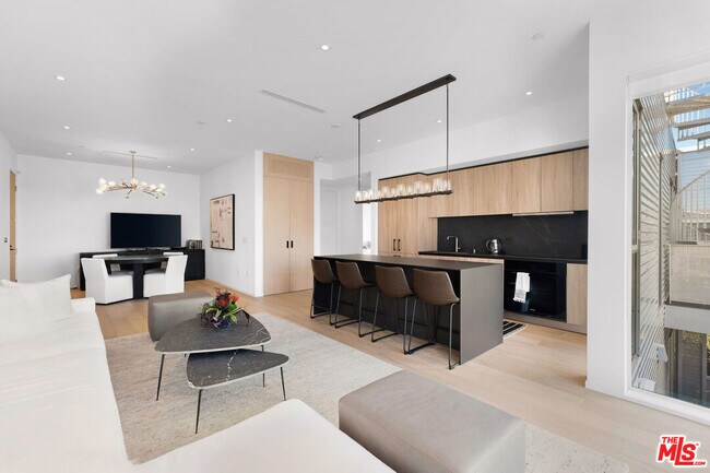 Foto del edificio - 1030 N Kings Rd