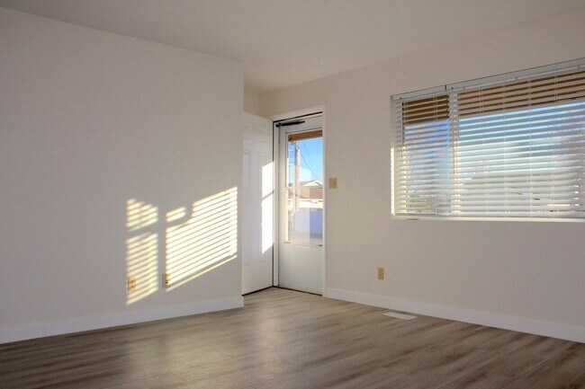 Foto del edificio - Newly Renovated 3 Bedroom, 1 Bath Duplex – in Lehi!