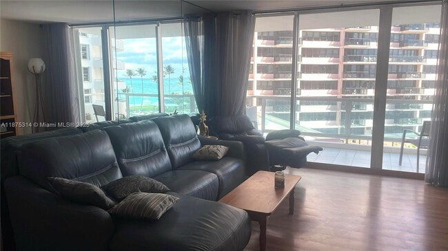 Building Photo - 5161 Collins Ave