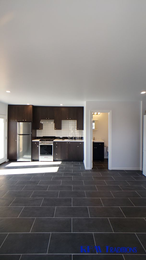 Building Photo - Adorable studio in Palmdale!