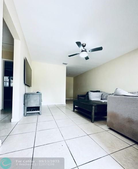 Foto del edificio - 1407 NE 15th St