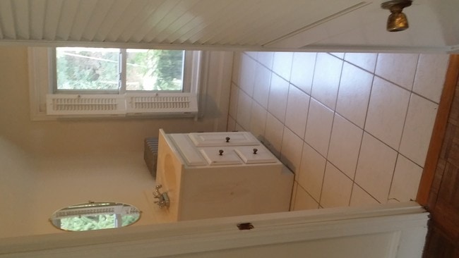 Building Photo - 150 Elizabeth St