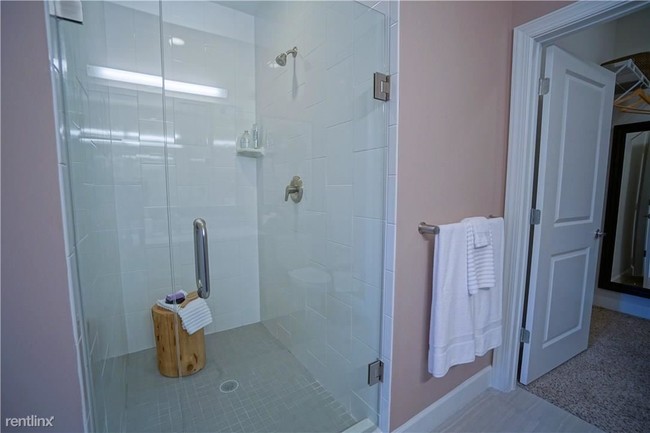 Foto del edificio - 8050 SW 72nd Ave