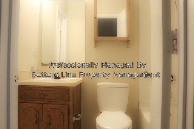 Foto del edificio - 6201 Blue Jay Ln
