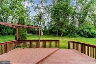 Building Photo - 1142 Redwood Dr
