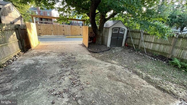 Building Photo - 2221 Arlington Terrace