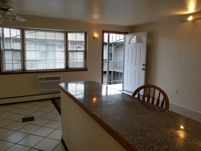 Photo - RENT SPECIAL! 1 BD on the TOP FLOOR. Cats ... Apartment