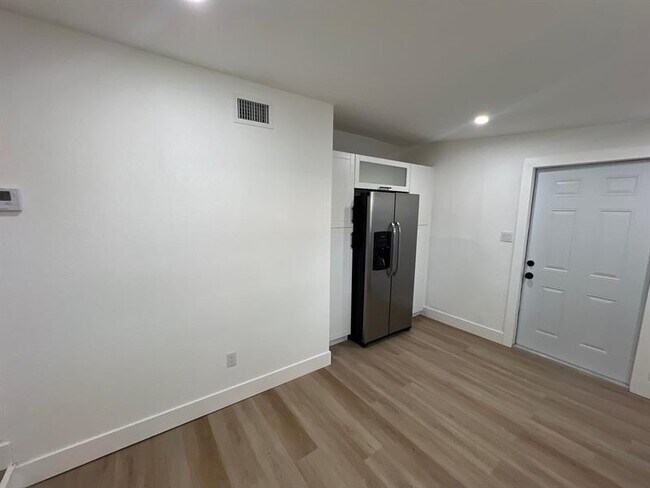 Foto del edificio - 10540 NW 28th Ave