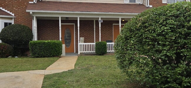 Photo - 2126 Hickory Bnd SE (Conyers, GA) Townhome
