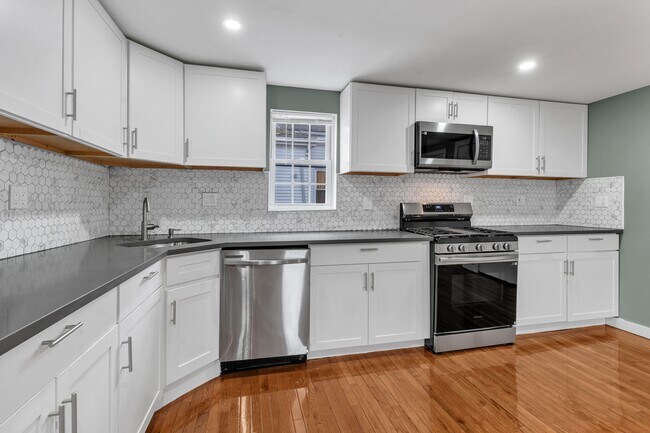 Building Photo - 11 Brett St