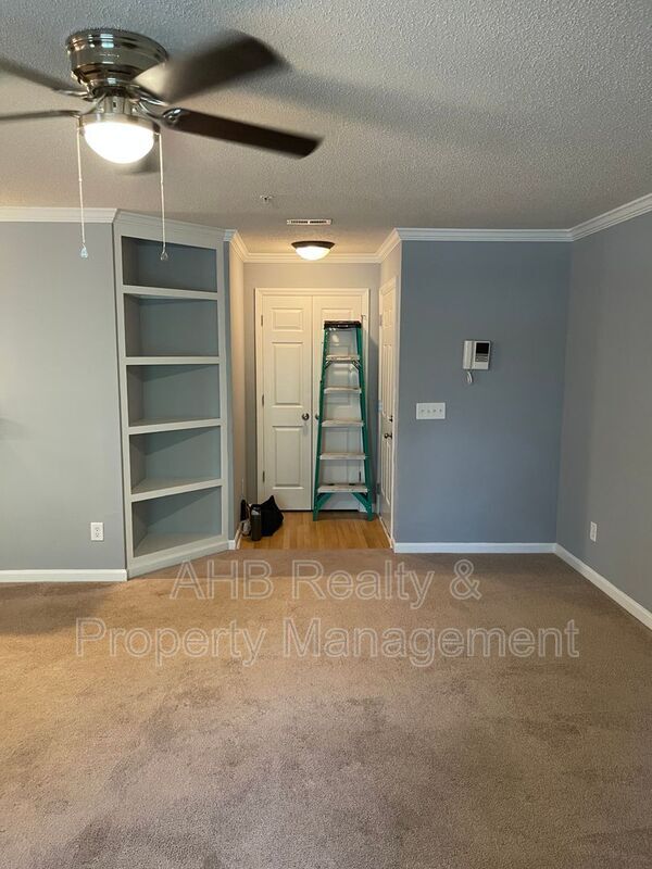Foto del edificio - 3483-2C Forestdale Dr