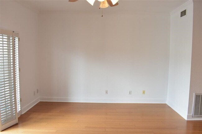 Foto del edificio - 2425 Underwood St