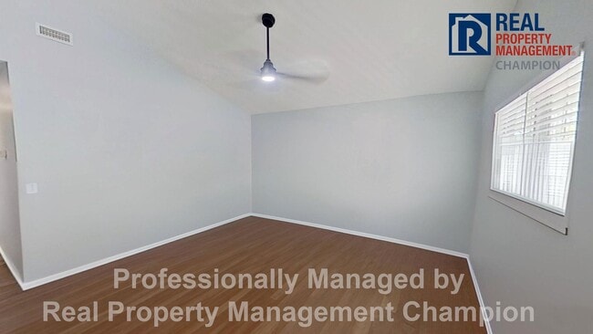 Immaculate 3 BD/2 BA Home w/Vaulted Ceilings, LVP Flooring and Fenced Yard - Immaculate 3 BD/2 BA Home w/Vaulted Ceilings, LVP Flooring and Fenced Yard