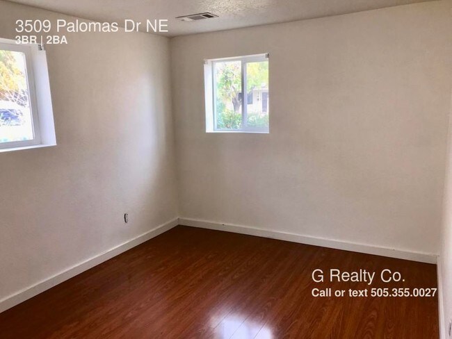 Building Photo - 3509 Palomas Dr NE