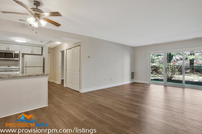 Foto del edificio - 2574 Riva Rd