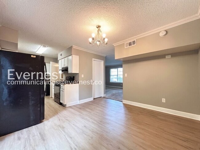 Building Photo - 396 Promenade Ct