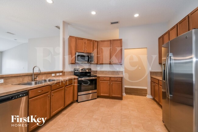 Building Photo - 6869 Southern Oaks Dr W