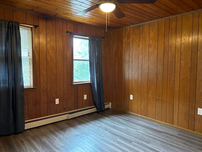 Building Photo - 12 Aspinook St