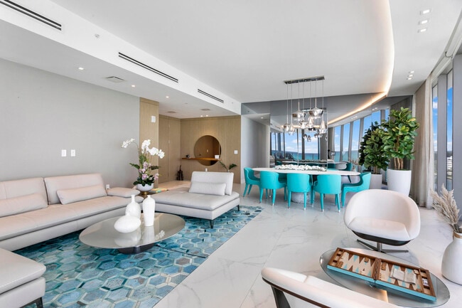 Building Photo - 15701 Collins Ave