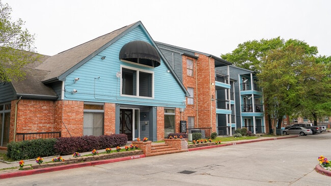 Building Photo - Canfield Lakes