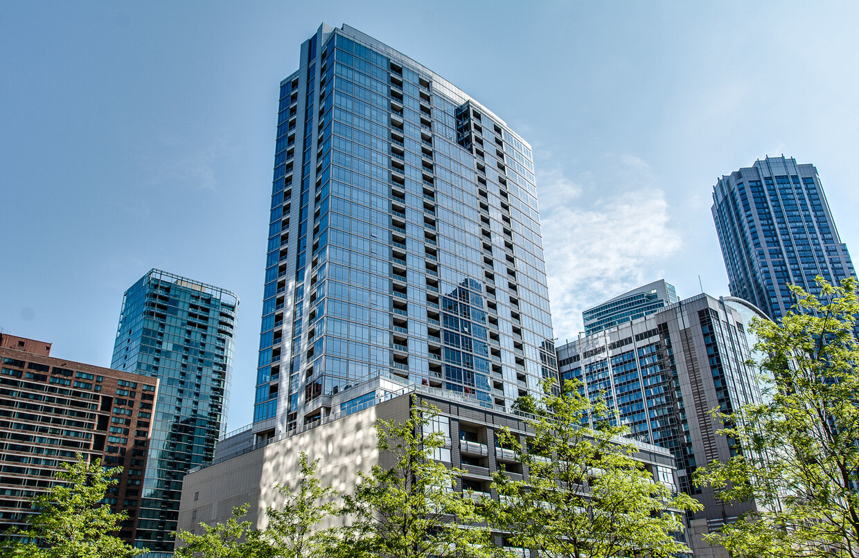 Foto principal - 240 E Illinois St