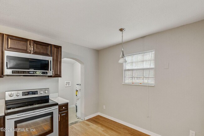 Building Photo - 4472 Melvin Cir E