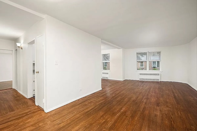 Building Photo - 771 Concourse Village W