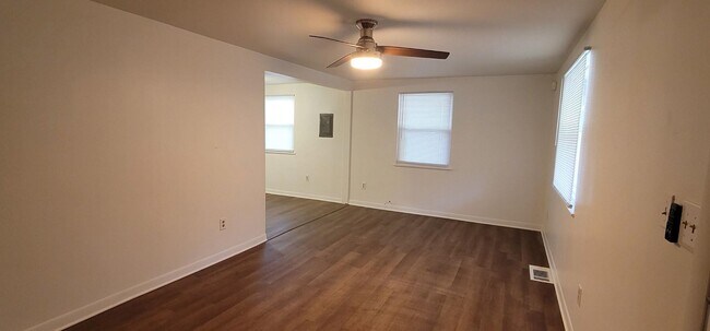 Building Photo - 1210 Carson Dr