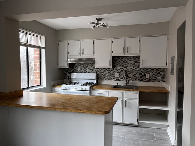 Foto del edificio - Affordable 2-Bedroom Apartment in Southwes...