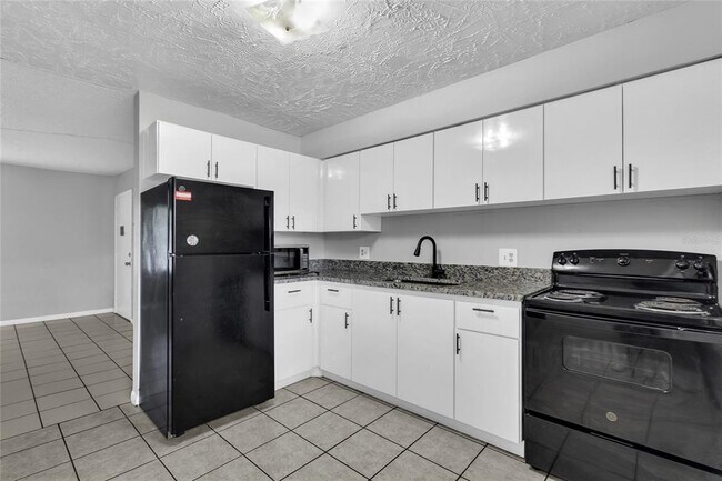 Foto del edificio - 1629 W Oak Ridge Rd