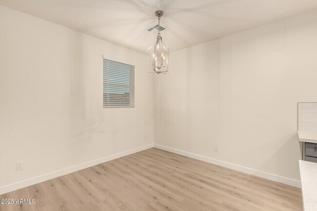 Foto del edificio - 129 W Latona Rd