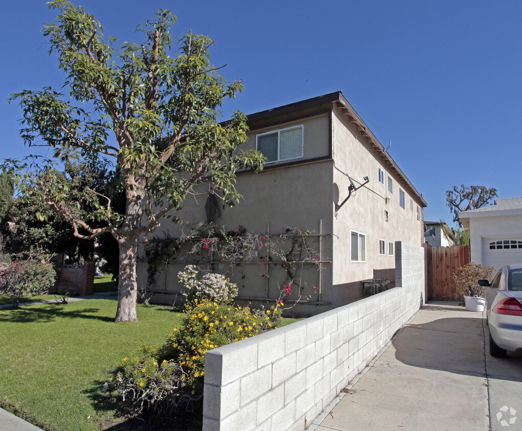 Primary Photo - 13212 Benton St