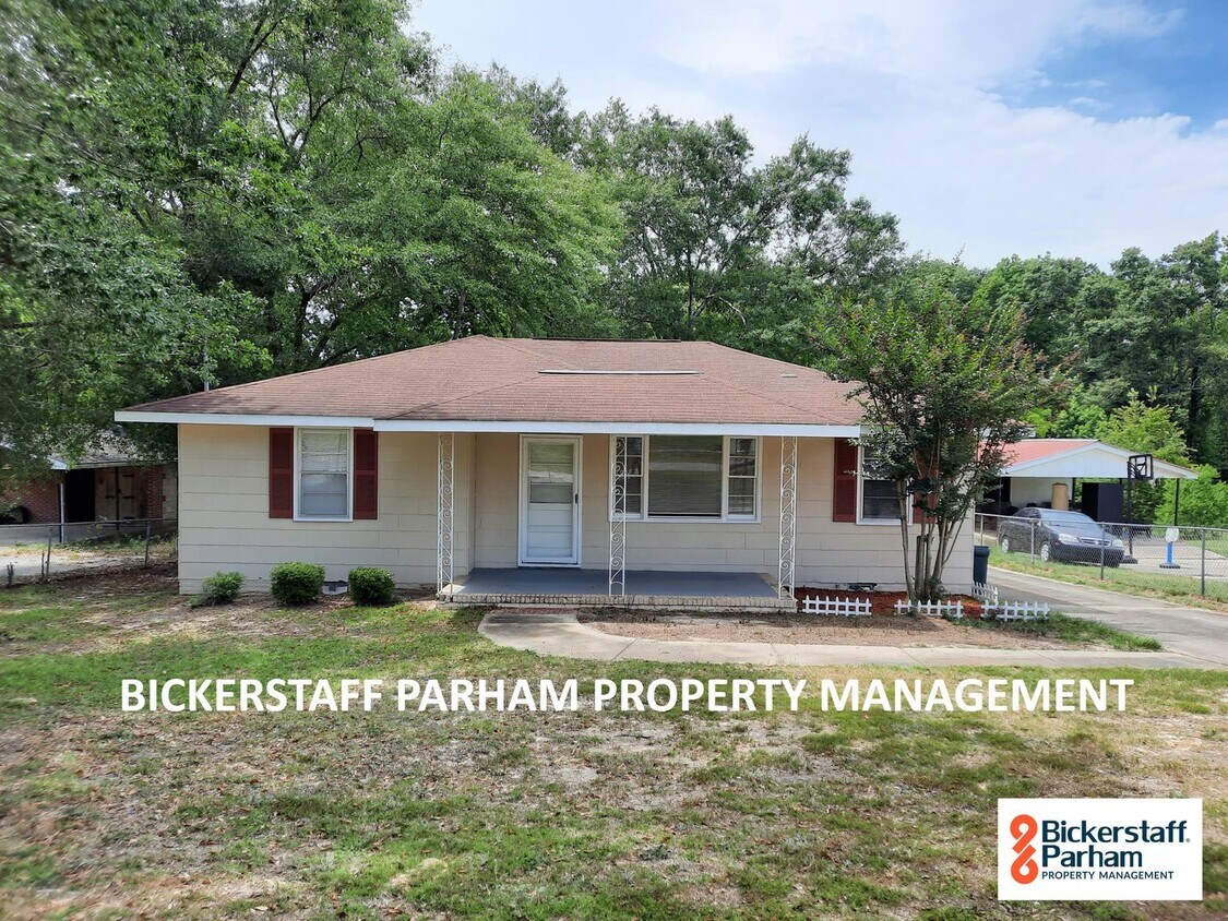 Primary Photo - Off of Macon Road!