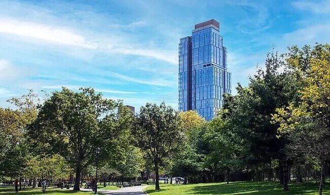 Foto del edificio - 2230 Cropsey Ave