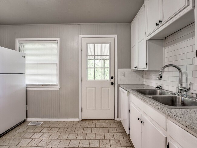 Foto del edificio - 3 Bedroom 1 Bath Home in Shawnee!