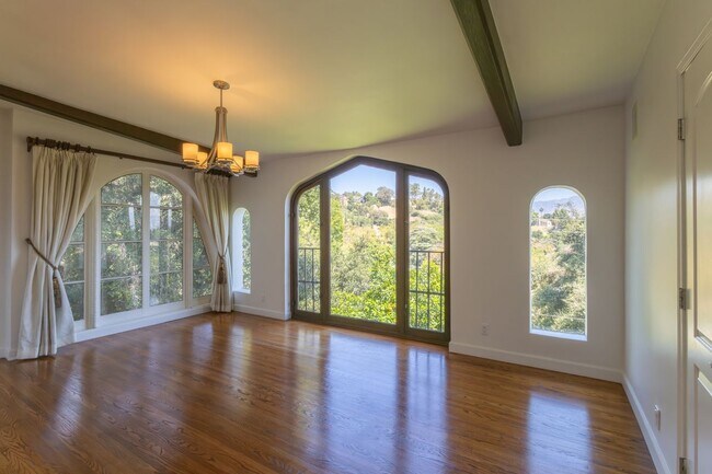 Foto del edificio - 854 Oneonta Dr